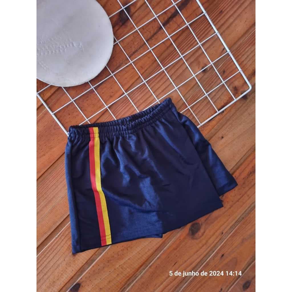 Shorts saia em helanca azul marinho listras vermelha e amarela. Infantil e juvenil.