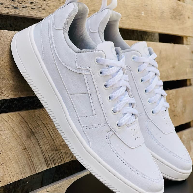 Sapatênis masculino branco e preto couro sintetico casual sapato leve confortavel sola costurado