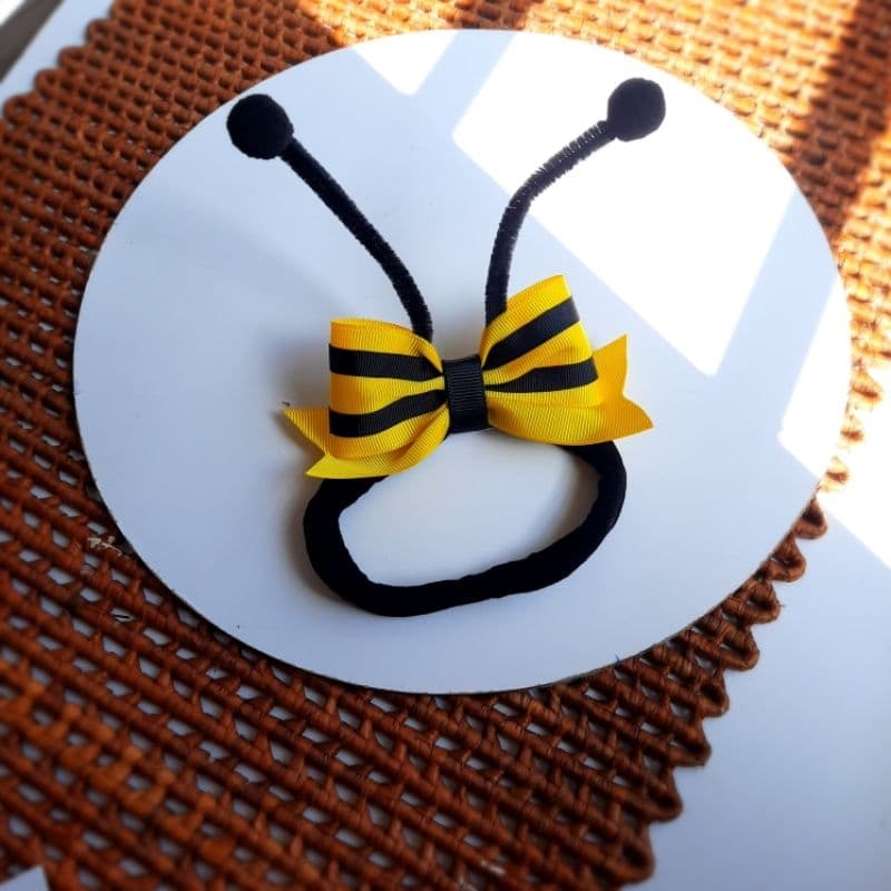 Laço abelhinha listrada, Póa bebê Mêsversario abelhinha personalize com nome