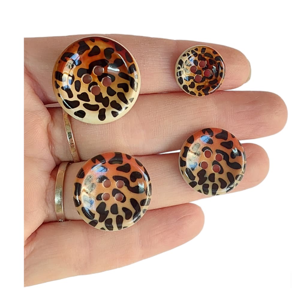 10 Peças Botões De Costura De Plástico de 13mm / 15mm / 20mm / 23mm / 25mm - Oncinha (4 furos) Animal Print