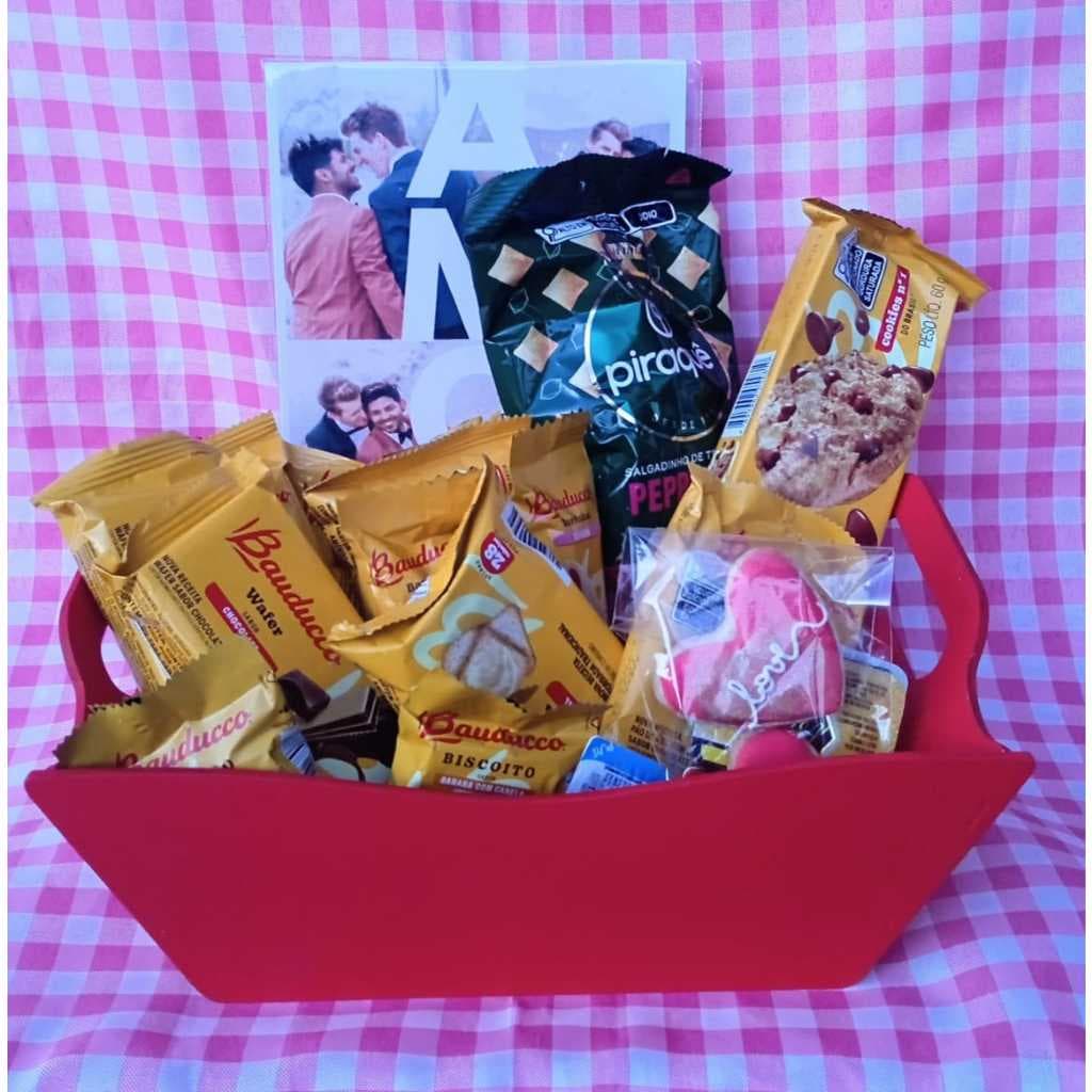 Kit  Cesta Café da Manhã - Presente - Namorados - 22 itens - Com quadro personalizado