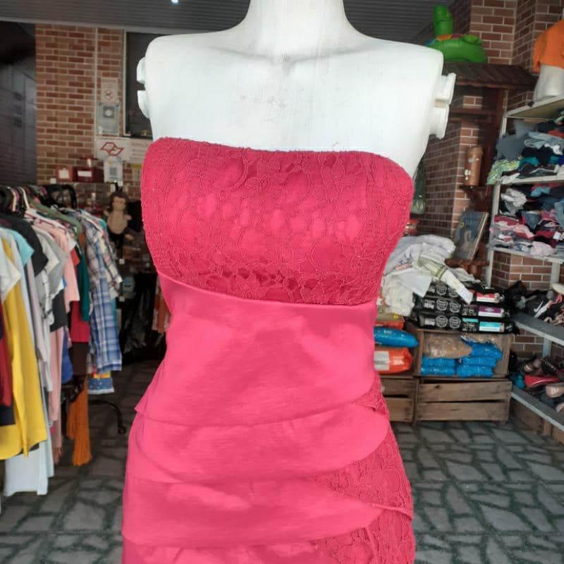 Vestido Vermelho, curto, com renda