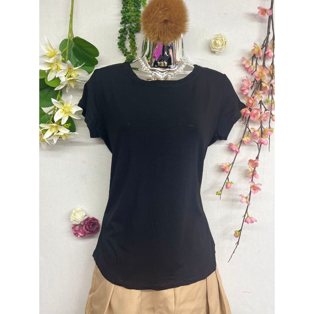 T061 As camisetas são versáteis, confortáveis, com gola redonda e elegantes