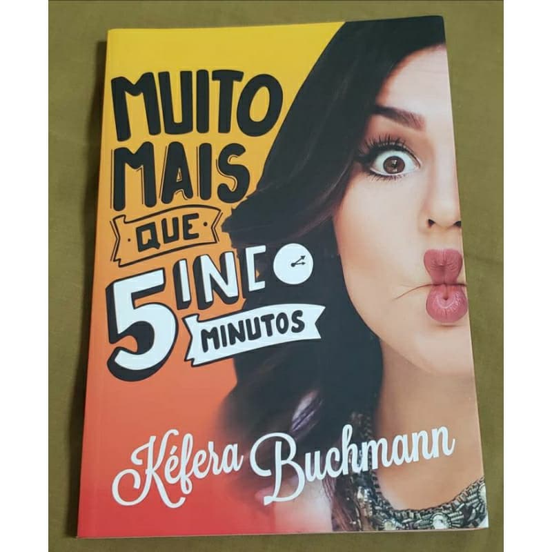 Livro Muito Mais que 5inco Minutos de Kéfera Buchmann
