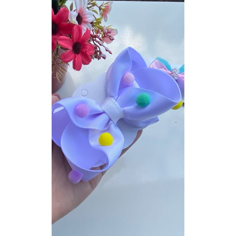 Laço infantil , laço Boutique branco com pompom colorido para cabelo de menina