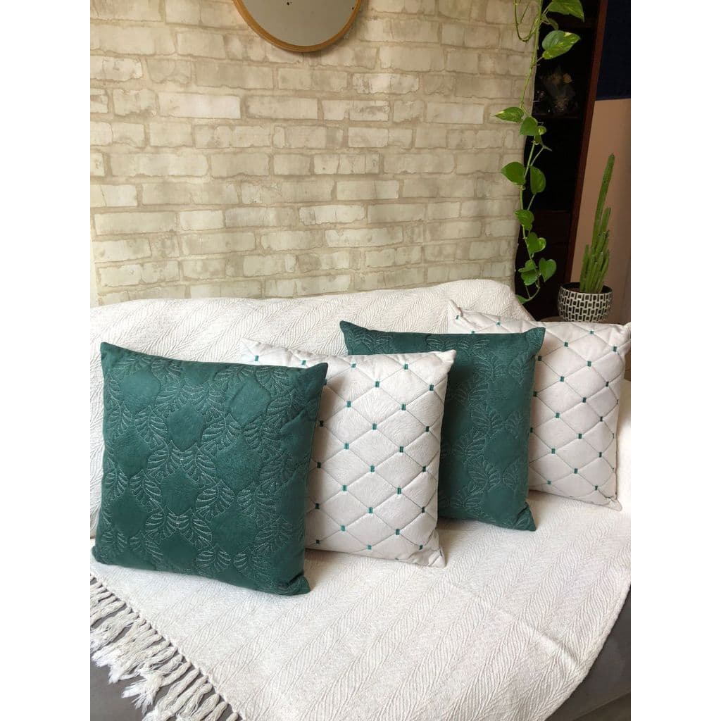 Kit com 4 Capas De Almofadas decorativas. Tecido Sued varias opções de cores, medida 42x42 Com Zíper invisível.