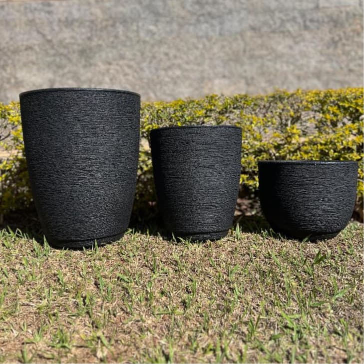 Kit 3 Vasos Polietileno Decorativos Elegantes Para Plantas Cone Bojo Grafiato N1 N2 N3 C/Prato