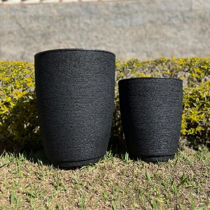 Kit 2 Vasos Em Polietileno Decorativos Para Plantas Coluna Bojo Elegante N1 N2 C/ Prato