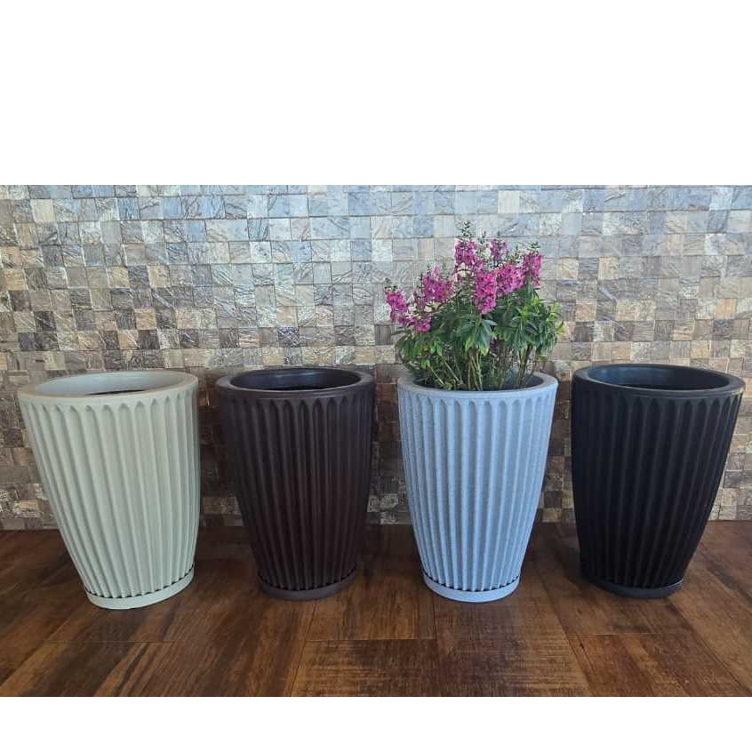 Vaso de plantas em polietileno Coluna Romana com prato coletor 47x33x22 cm