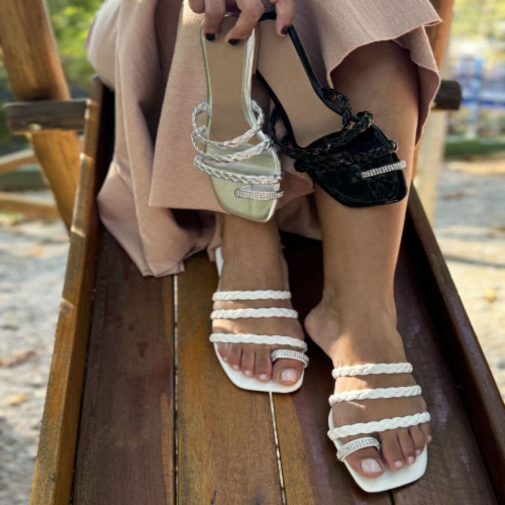 Sandália Rasteira Trança com Strass e Dedinho Confortável Casual Feminina
