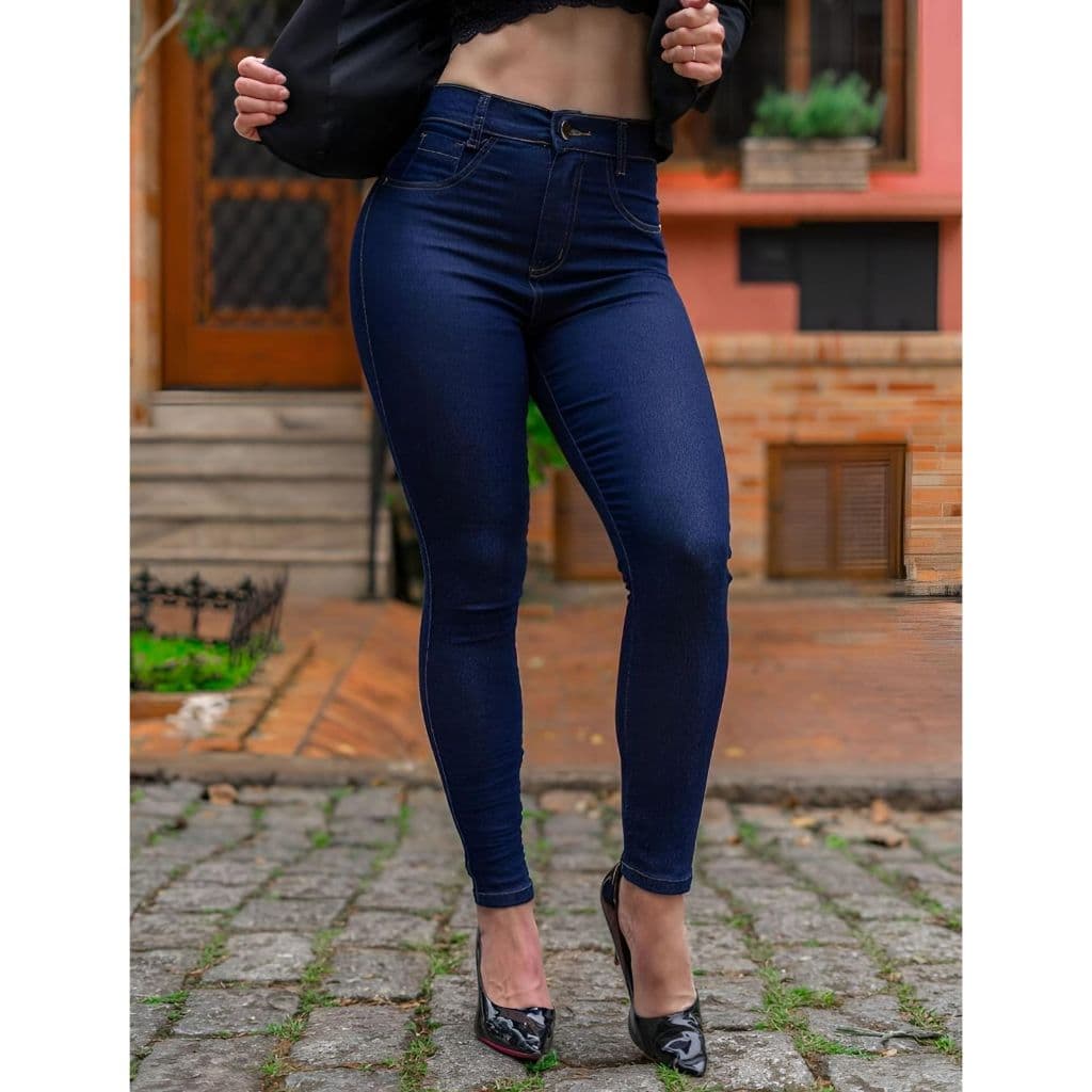 Calça Jeans Feminina Lavagem Escura Lisa Básica Premium Levanta Bumbum