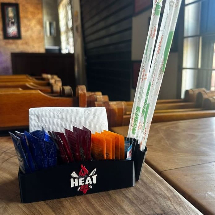 Kit Porta Guardanapo Com Logo Personalizado Frente Verso Canudos Saches Sal Hamburgueria Pizzaria