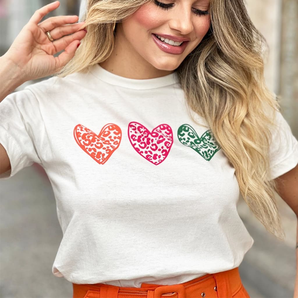 Camiseta Tshirt Feminina Estampada 3 Coração Colorido