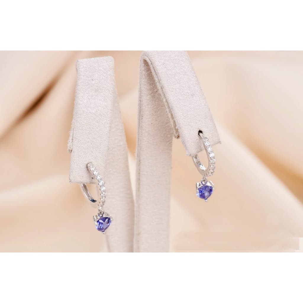 Brinco Argola Cravejada Com pingente em formato Coração pedra Tazanita cor azul Em Prata 925