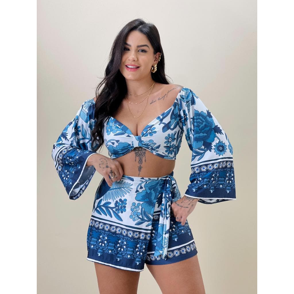 CONJUTO CATARINA - conjunto feminino short saia + blusa cropped manga longa estampa inspiração tucano floral azul