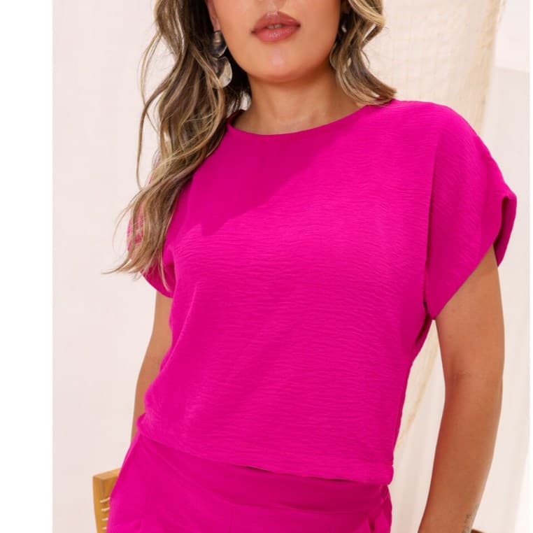 Blusa casual tipo cropped manga curta