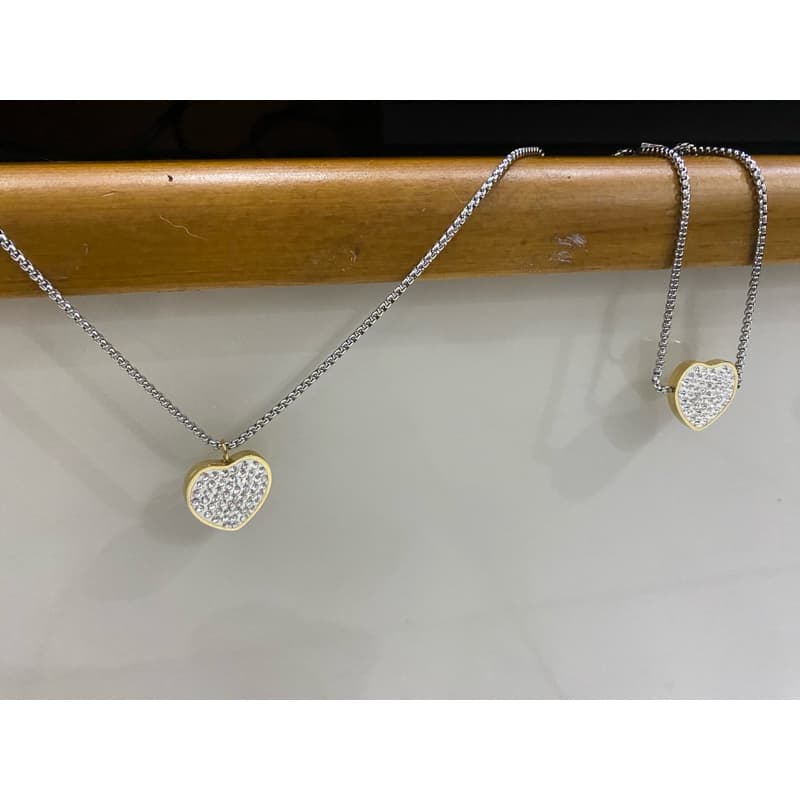 Colar ou Pulseira de aço inoxidável com pingente de coração.