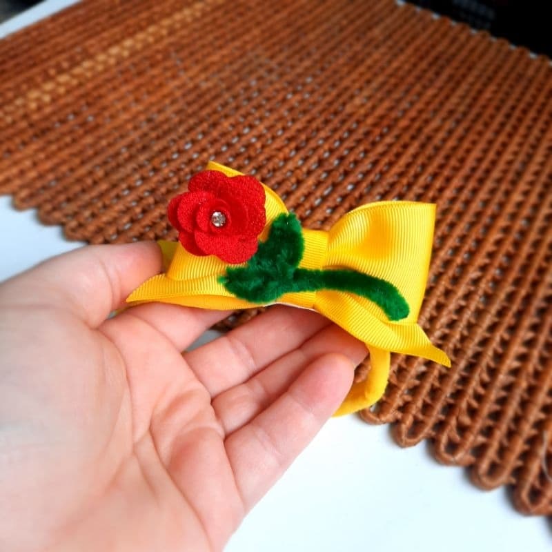 Laço Bela e a Fera Faixinha para bebês mãe e filha fica de pé