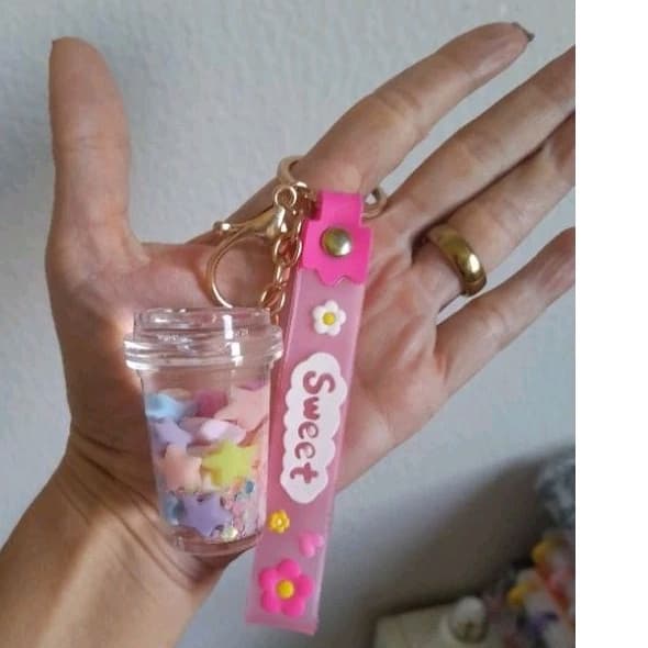 chaveiro luxo aqua kwaii copo com água e glitter com alça