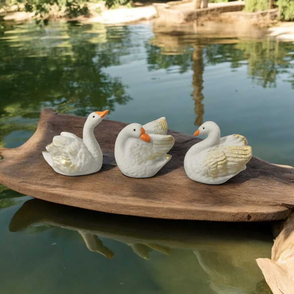 Trio De Cisne Miniatura Em Ceramica Branco Com Dourado Decoracao
