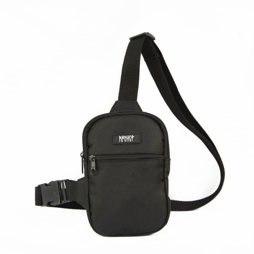 Dominando as ruas: Shoulder Bag Preta com detalhe em telinha