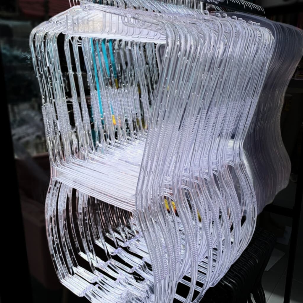 Kit 10 Cabides Silhueta Acrílico Adulto Reforçado Corpinho Expositor Organizador Roupas