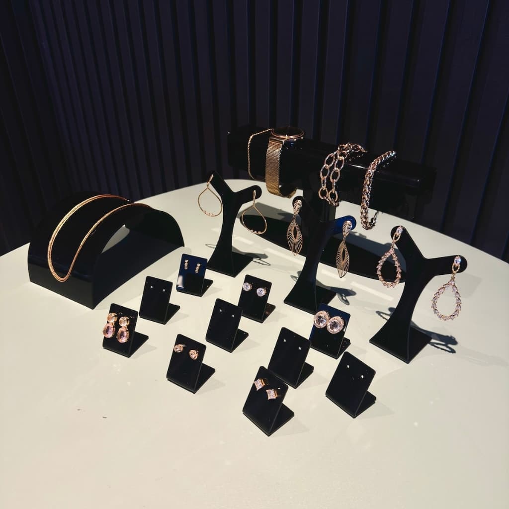 Kit Expositor para Colar Joias Brincos Anéis e Pulseira Preto Conjunto com 15 Peças Em Acrílico