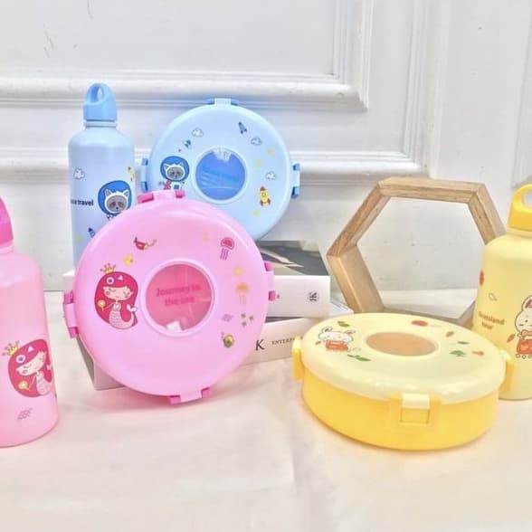 Kit Marmita Infantil Redonda Com Garrafinha + Garfo Embalagem Tipo Bolsinha Super Fofa