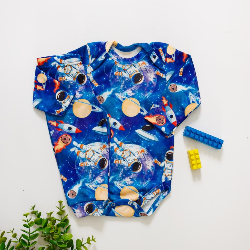 Conjunto Bebê Suedine Antialérgico Pagão Body e Calça Longo Astronauta