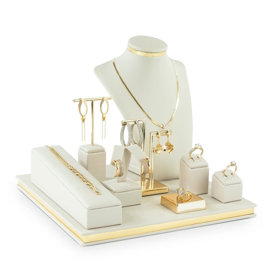 Kit Expositor de joias courino Luxo Display 09 peças vitrine para joias e semijoias