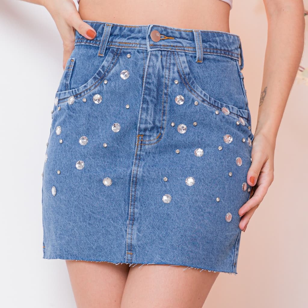 SaiaJeans curta com joias de diamantes