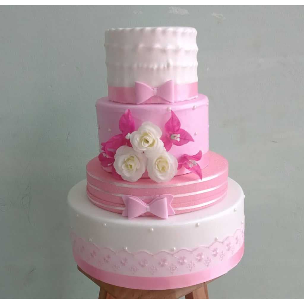 Bolo fake 4 andar rosa com branco com renda e base curta glitter rosa
