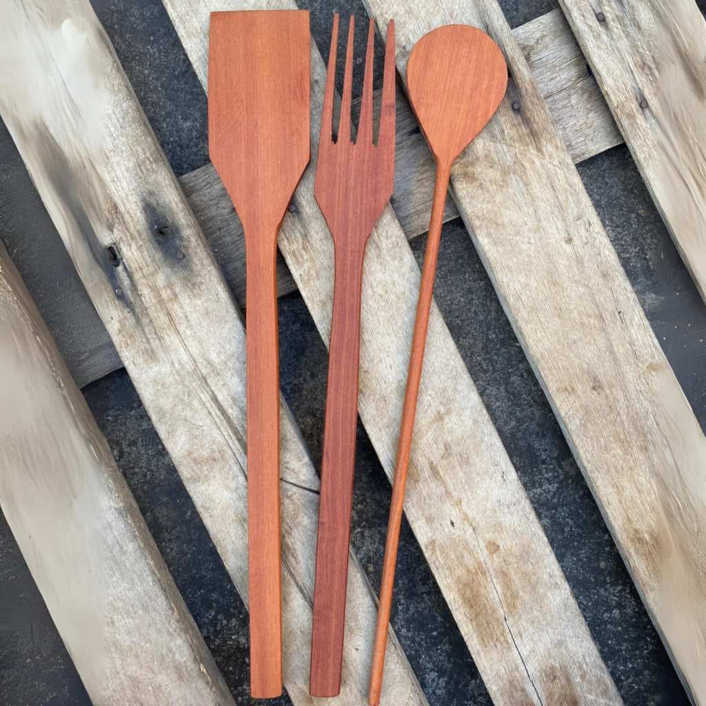 Kit 1 Garfo de Churrasco / 1 Colher de Suco / 1 Espátula Pá de angu em madeira maciça 37cm
