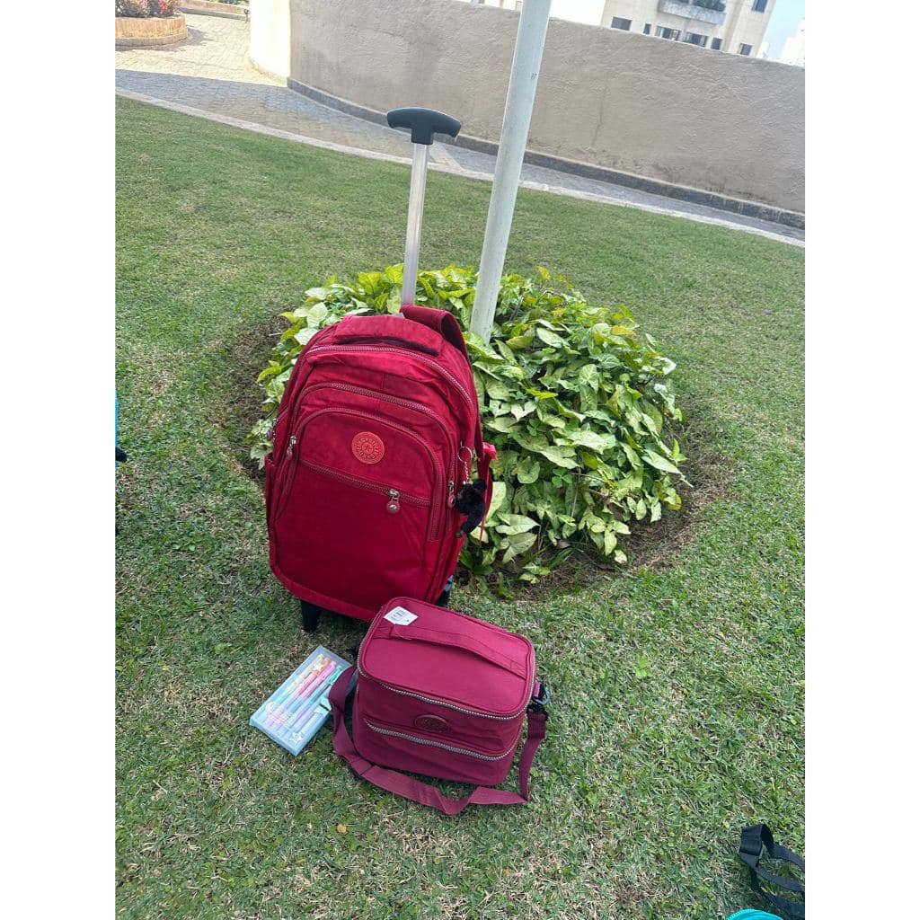 Kit mochila kip de rodinhas e bolsa termica e canetas
