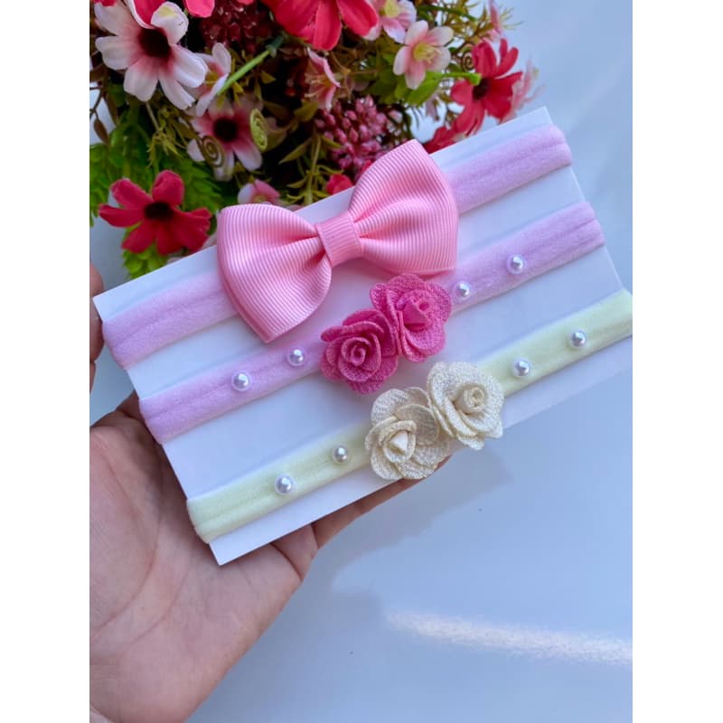 kit três tiaras na faixinha de seda  para bebê, super confortáveis