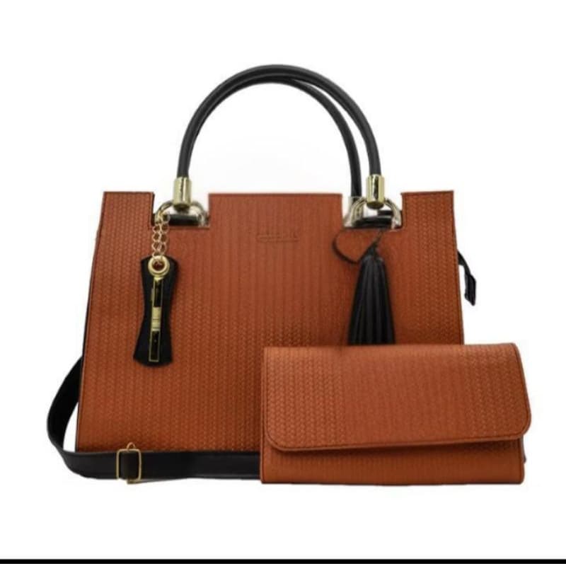 Bolsas com carteiras e alça transversal.