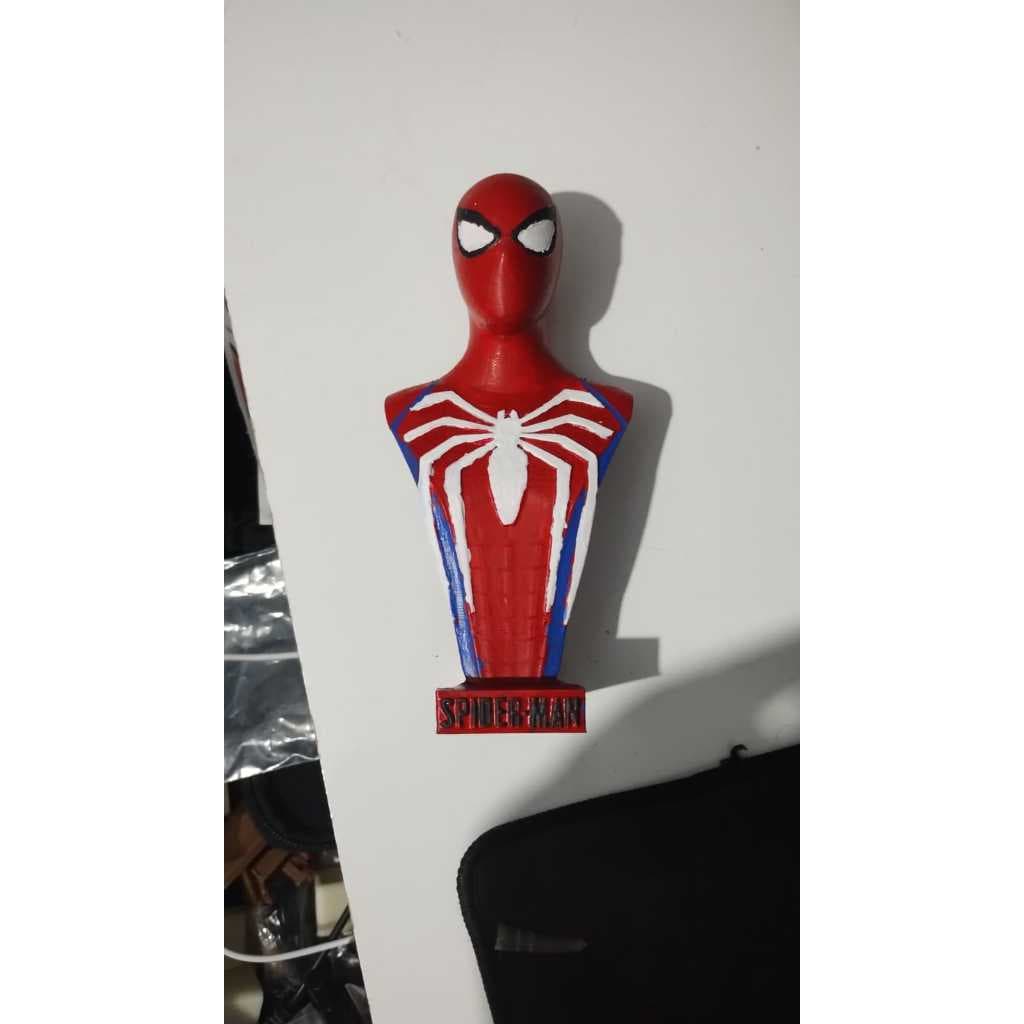 Homen Aranha Busto estatua 
Homen aranha empreso em 3d material pla
pintado a mão
15 cm