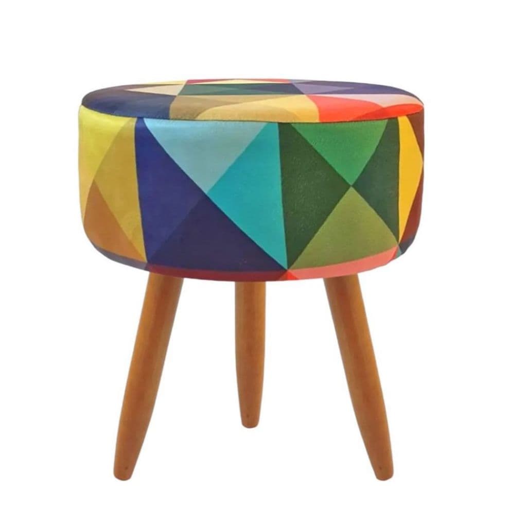 Pufe Triangulo colorido com pés de 30 cm de altura, camarim, penteadeira, salão de beleza.