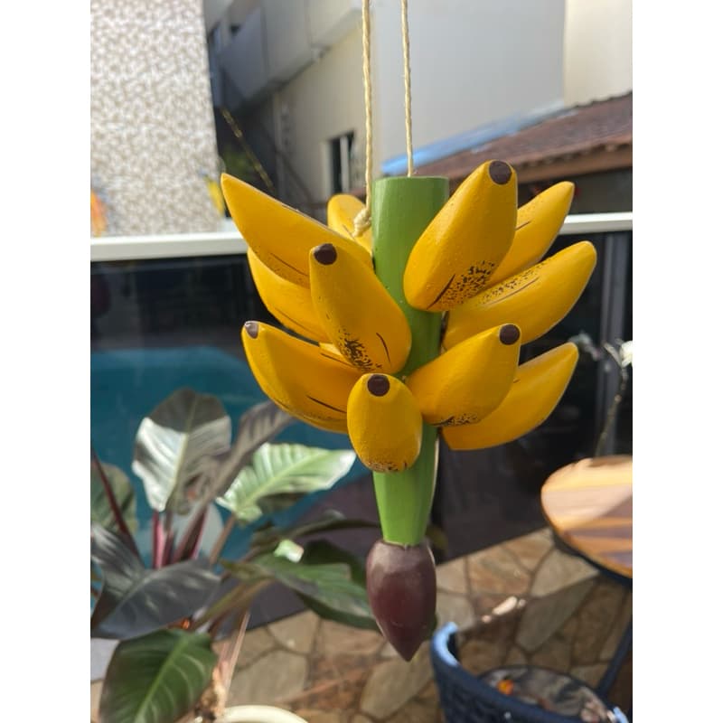 Cacho de Banana Decorativo em Madeira Pintado à Mão – Artesanato para Parede ou Suspenso