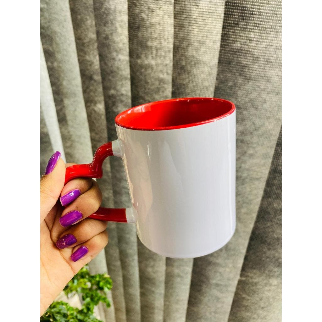 CANECA E INTERIOR VERMELHA COM ALÇA DE CORAÇÃO