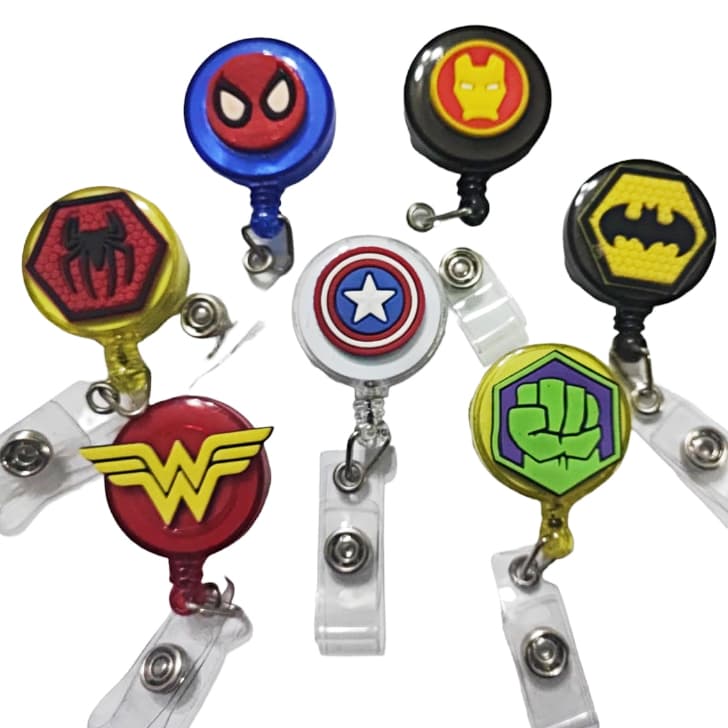 Porta Crachá Heróis símbolos Retrátil Roller Clip Batman Homem Aranha Mulher Maravilha