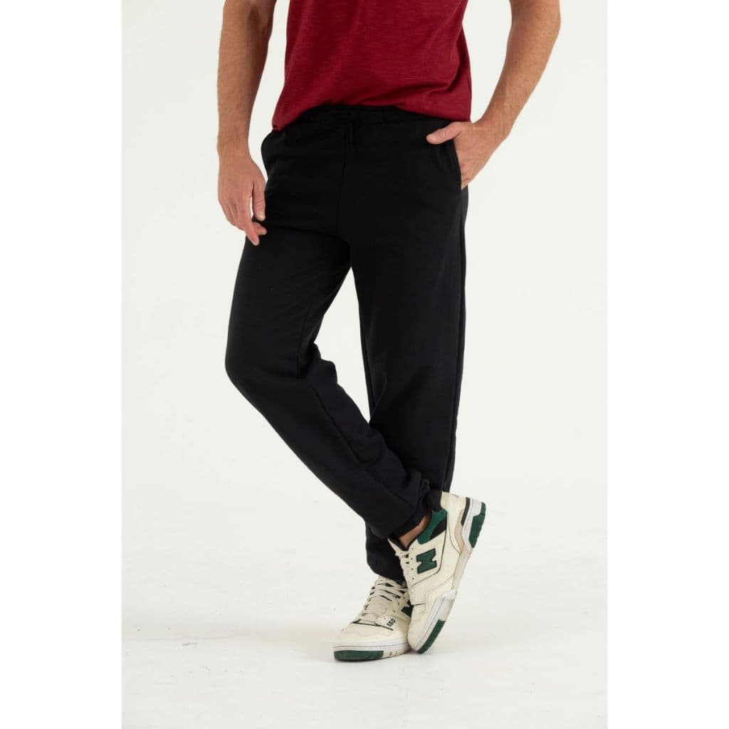 Calça de Moletom Masculina com Punho: Conforto e Estilo para Todas as Ocasiões | Peluciada