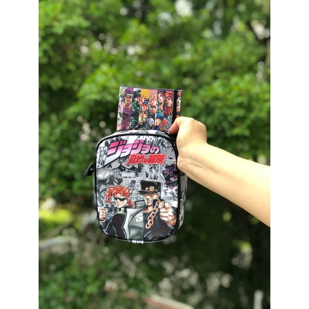 Kit JoJo's Bizarre Adventure Bolsa Shoulder Bag + Carteira  JoJo no Kimyou na Bouken