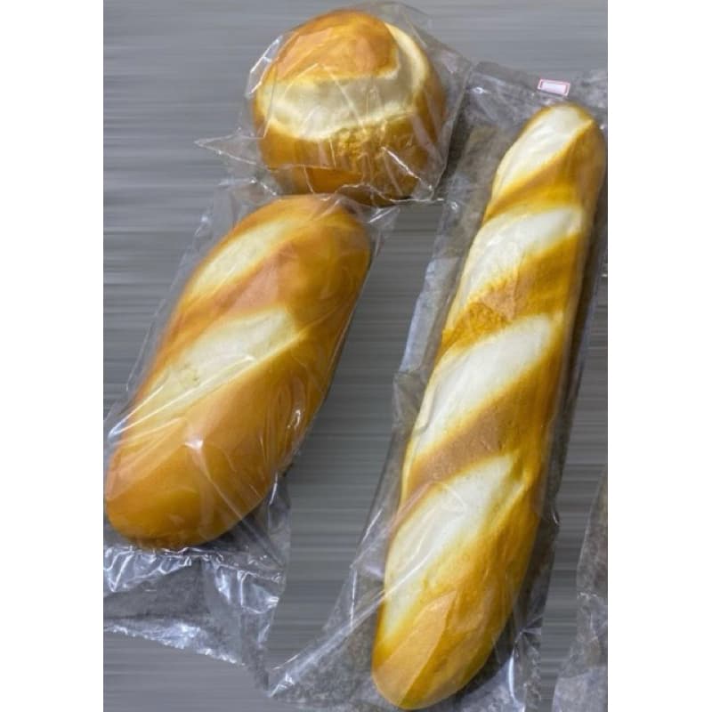 01 Um PÃO ARTIFICIAL PEQUENO FLEXIVEL MOLINHO 2º LINHA  pequenos defeitos PARA DECORAÇÃO
