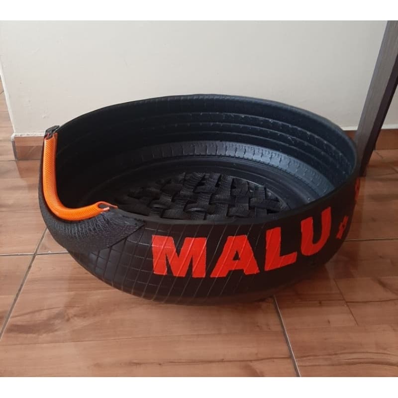 Cama pet de pneu tamanho médio