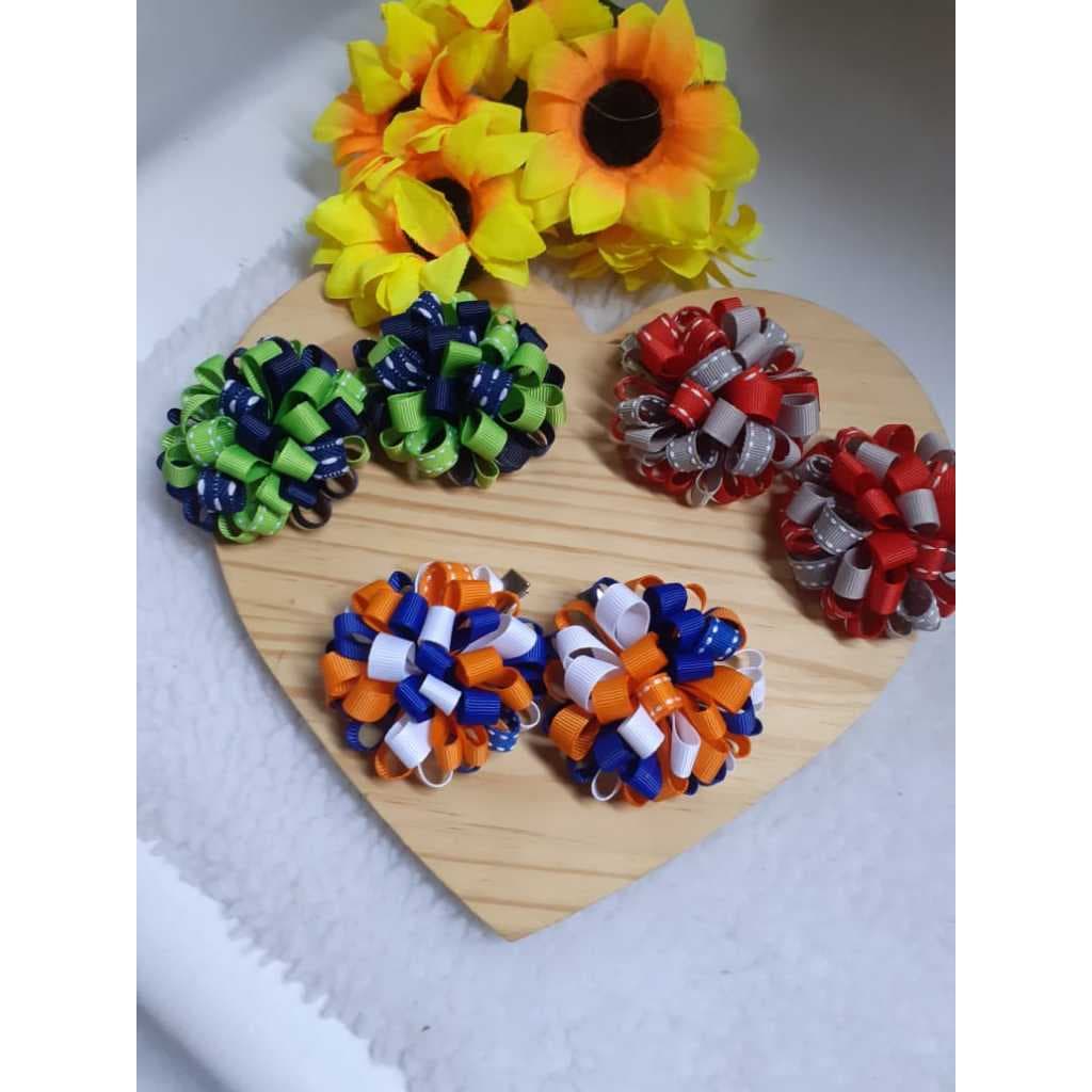 Laço pompom/laço escolar/volta as aulas/pompom de fita/laço infantil/Laço infantil de menina/cod025