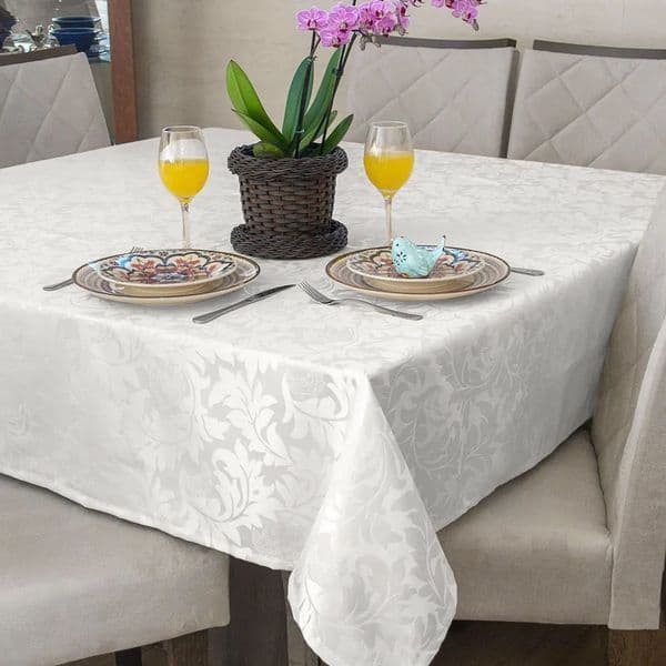 TOALHA DE MESA JAQUARD  PARA MESA DE 8 CADEIRAS