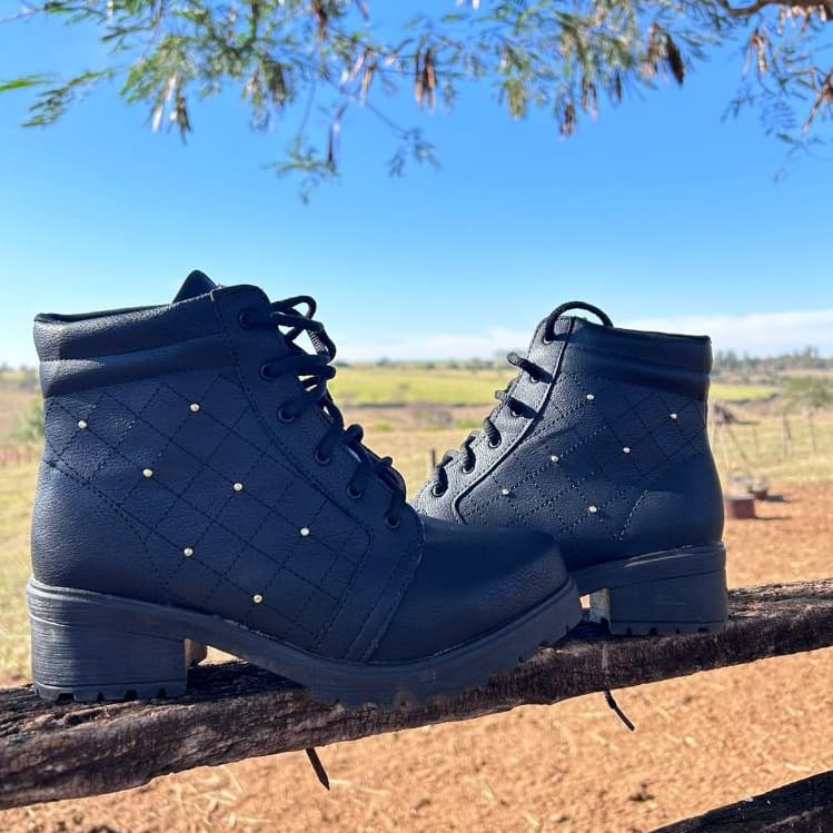 Coturno Feminino Bordado Bota Cano Curto Salto Bloco Blogueira Confort Macio