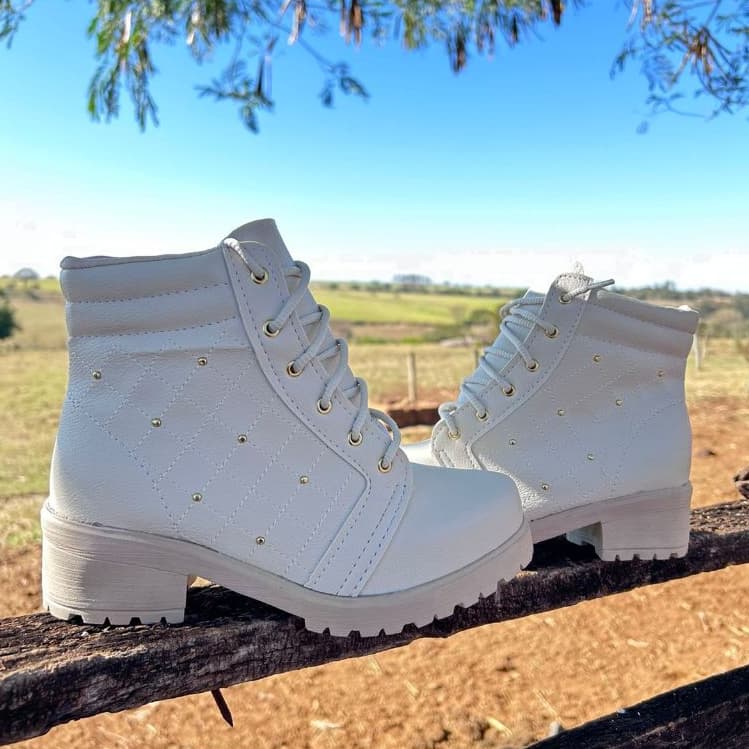 Bota Feminina Cano Curto Coturno Salto Bloco Confortável Moderno Bordado