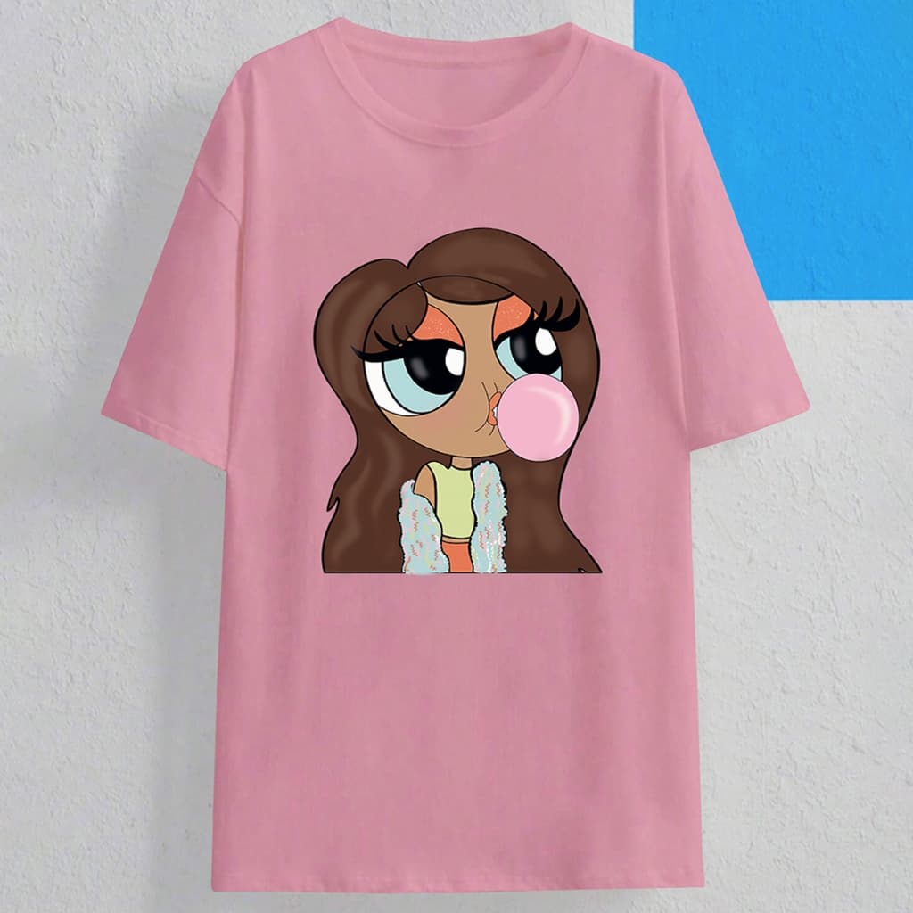 Camiseta Tay Mills Estampada Garota Comendo Chiclete Life Style Tumblr Manga Curta Ombro Caido Feminino
